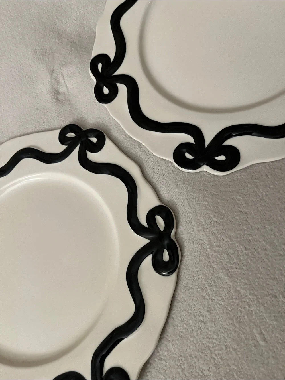 Anthropologie Benedita Bow Ceramic Stoneware Dinner Plate Set of Two - Picture 5 of 5